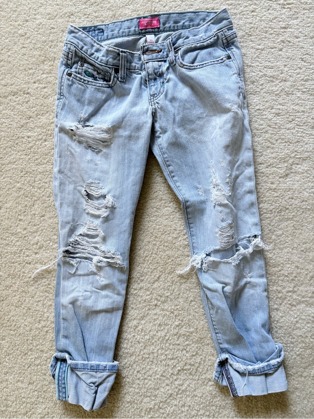 Abercrombie & Fitch Light Blue Distressed Women's Jeans 00
